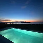 Hillhouse Ii Villa *